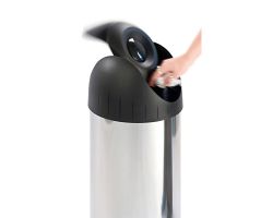 Kovový kôš s plastovým vekom