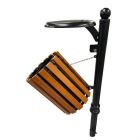 Vonkajší odpadkový kôš so strieškou na stĺpiku